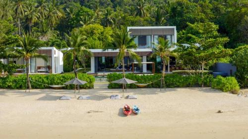 Absolute Luxury Villa Malouna- Beachfront 6 Bedrooms Plus Kids Bunk Room 126