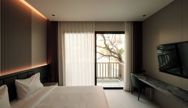 AFTER RAIN HOTEL