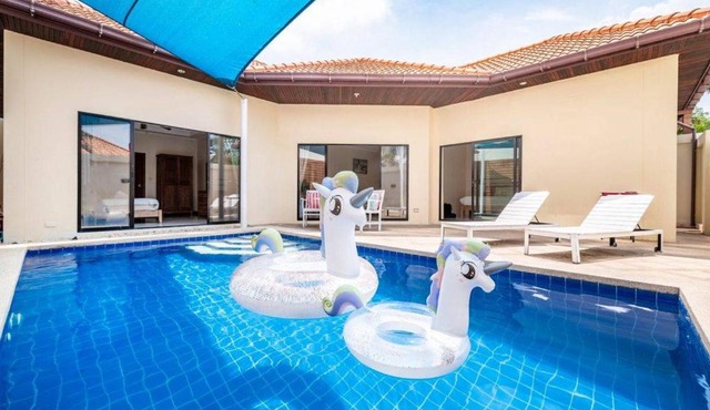 AnB poolvilla 3BR walk private beach in pratamnak in Pattaya South