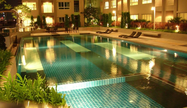 APARTMENT NEAR HISTORIC CENTRE OF BANGKOK IN LUXURY RESIDENCE WITH POOL