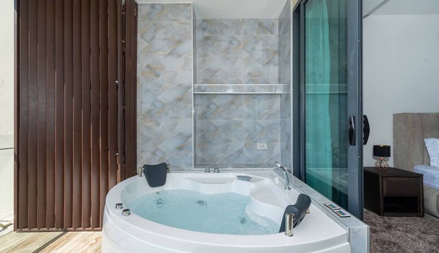 Apartment with Sea View and Hot Tub on Balcony in Rawai
