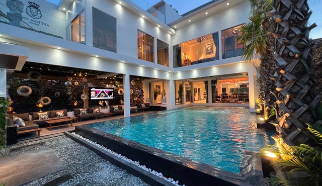 Art Pool Villa