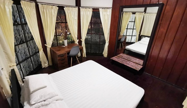 ATOM Poshtel - Hostel