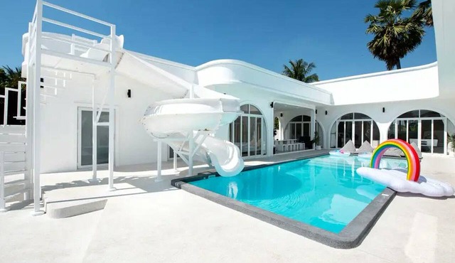 Baan Amphur 5BR Pool Villa · 12m Waterslide in Bang Lamung