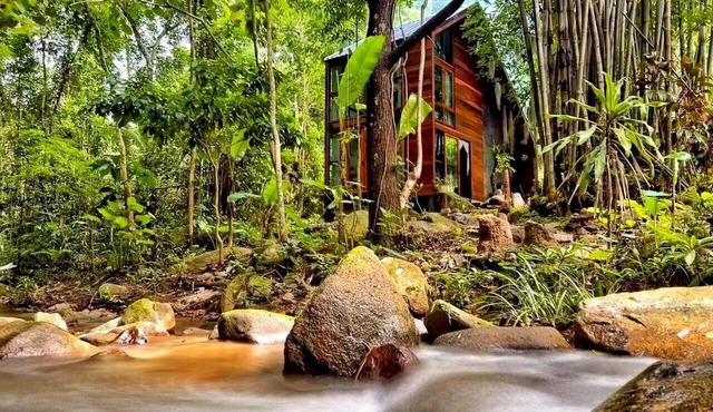 Baan Laan – Cozy House with Mezzanine, Garden & River