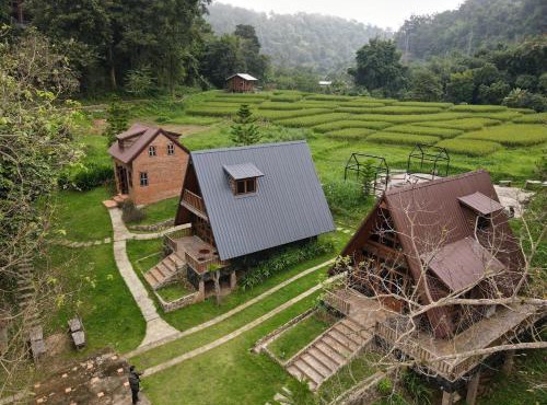 Ban Kaew Mo Ra Glamping & Restaurant in Pangmapha