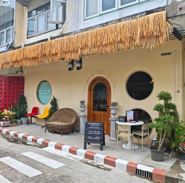 Bangkhunnon Station Hostel