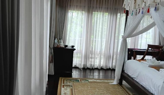 Bangkok house Luxury WorkStay and Thai Table in Taling Chan