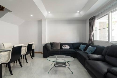Basic Line Villa เบสิค ไลน์ วิลล่า in Chiang Mai