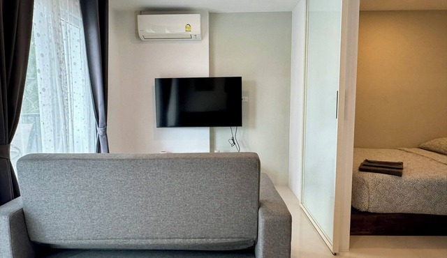 Beach living 1 bdrm well equiped kitchen, AC, Wi-Fi and Living room