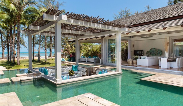 Beachfront Balinese Villa Mia w. Chef