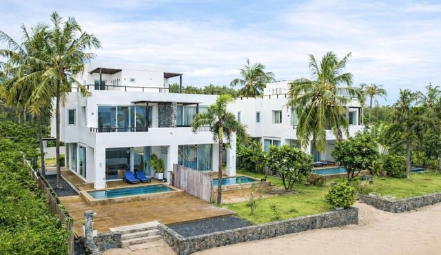 Beachfront 3BR Villa in Kuiburi – Private Pool & Ocean Views