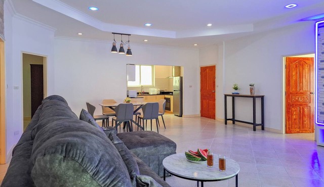 Beachside 4BR Private Pool Villa in Muang Pattaya