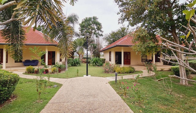 Beautiful bungalow with shared outdoor pool and 2 km from the sandy beach