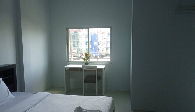 bed room with full facture nd air-condition in Pattaya
