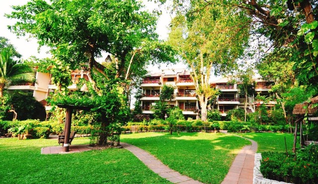 Birds and Bees Resort
