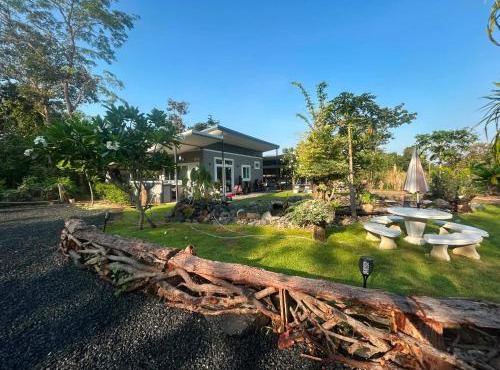Boathouse Si Sa Ketฟาร์มสเตย์ธรรมชาติใกล้เมือง in Sisaket