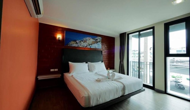 Charming Double Room in Hotel close to Airport