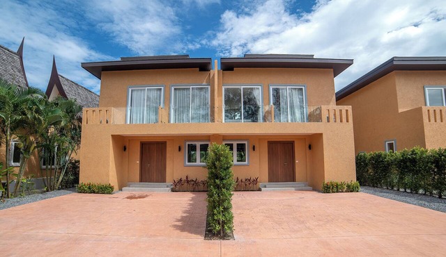 Charming 4-bedroom villa with AC and WiFi in fantastic Tambon Ko Chang