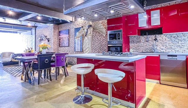 Chic Townhouse in Old City Chefs Kitchen Walk to Sunday Market , Thapae Gate