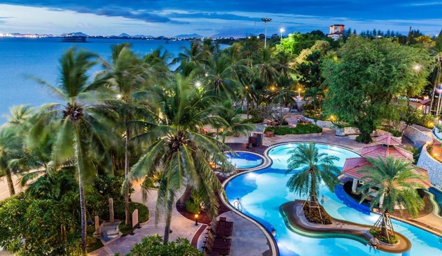 Cholchan Pattaya Beach Resort - SHA Extra Plus in North Pattaya