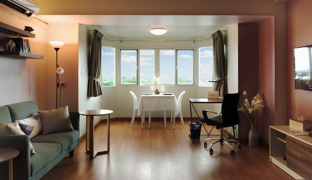 Cozy & Bright Studio on Nimman rd. Panoramic view!