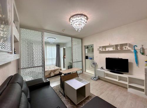 DCondo Hyde near Central Plaza with Pool and Gym