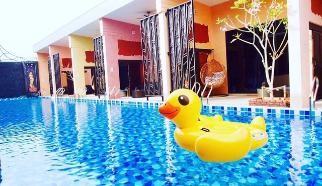 Deluxe with Pool Access