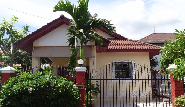 Detached holiday home in the garden