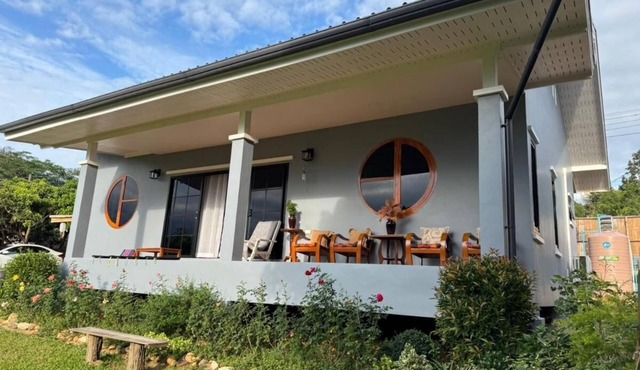 Enchanting 3-bedroom house with AC in Chiang Dao