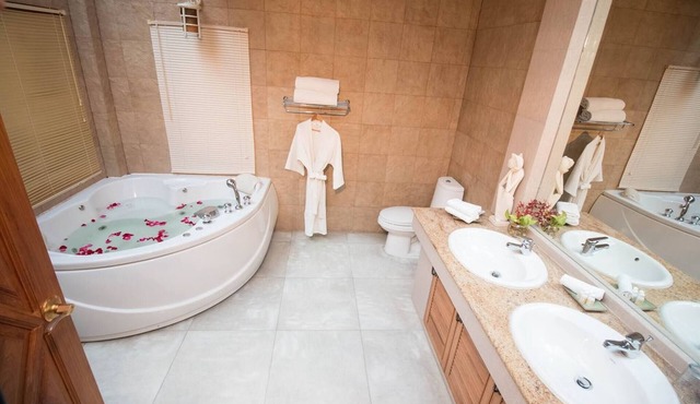 Exclusive Balinese Pool Villa in Pattaya in Muang Pattaya