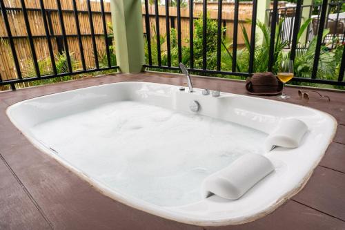 Exclusive Design Villa with Outdoor Jacuzzi Anahata