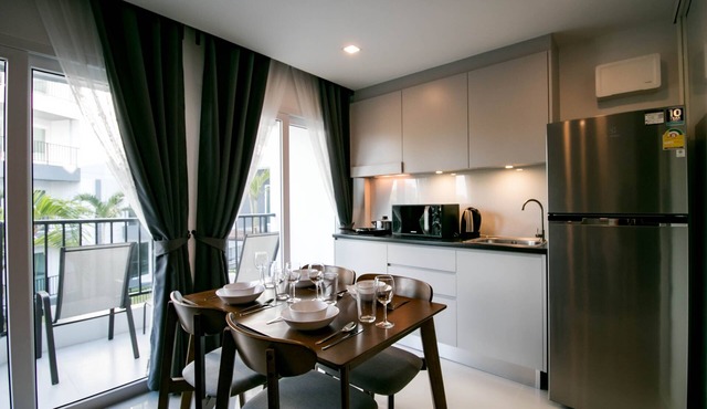 Family 2 bdrm Private zone, Kitchen, High speed Wi-Fi near the lake and Beach