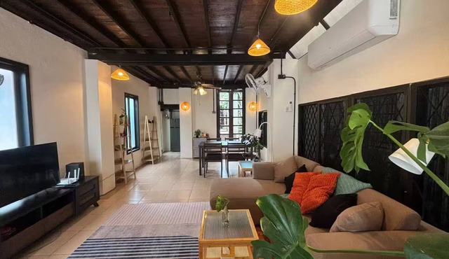 Fully Renovated Traditional House in Chiang Mai,2 Bedrooms,AC & WiFi,Backyard