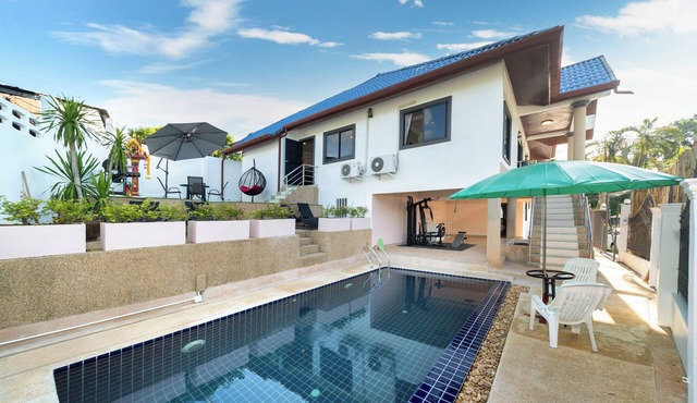 Golden Sands Villa only 15 minutes walk to beach