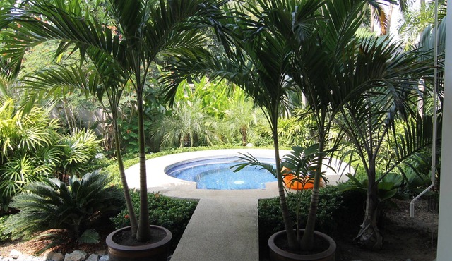 Golf paradise!Villa Daily. Service, exclusive quiet location with garden and jacuzzi