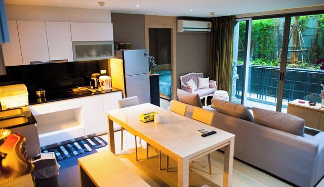Harmonies 2 bedrooms apartment @Silom 3(BTS Saladaeng station)#1