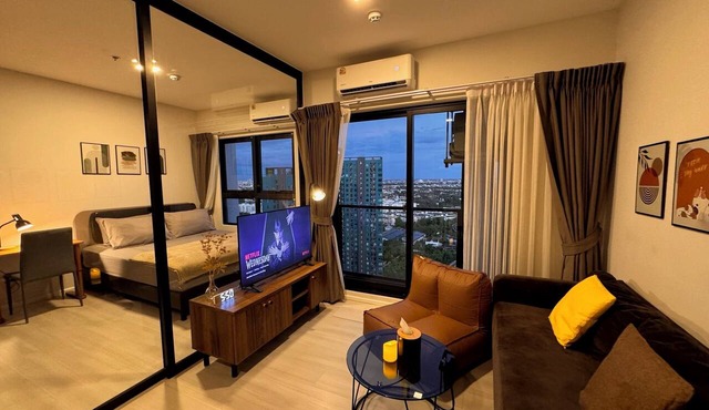 High-Floor Peace Near Metro, Easy City Access