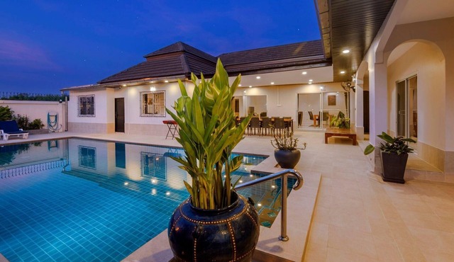 holiday home "Villa Bos" with 5 bedrooms in Pattaya