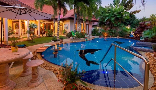 Holiday house Pattaya for 1 - 12 persons with 4 bedrooms - Holiday home