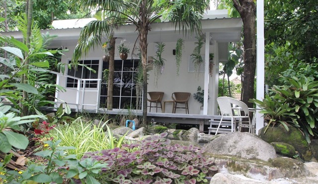 Homeku Guesthouse Room 4 Cozy Stay Close to Suvarnabhumi Airport