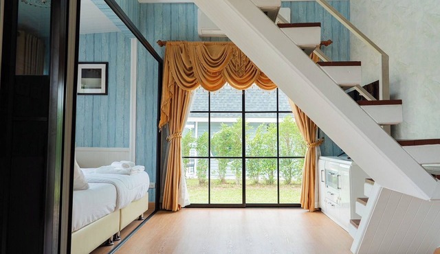 Honey Queen Resort