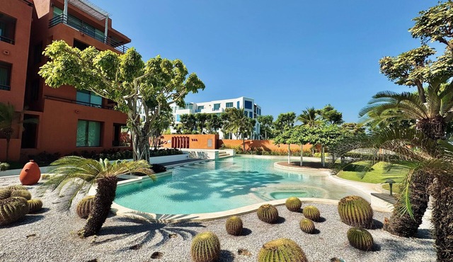 Hua Hin Beach Front Condo - Family Suite Room at Las Tortugas
