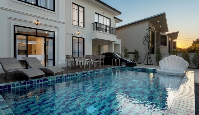 Kanna British Pool Villa