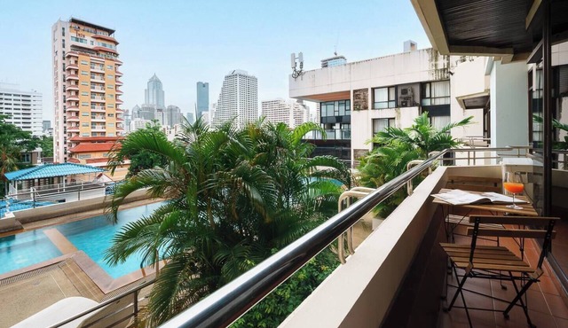 King Bed, Park, BTS 5min | Free Parking, Fast WiFi