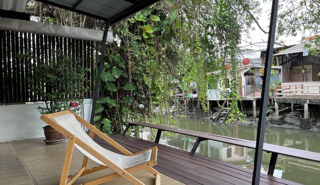 Kirin Riverside Homestay with 1 bedroom and AC, WiFi in Bangkok