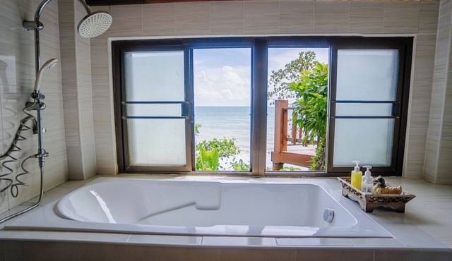 Koh Jum Resort in Nuea Khlong
