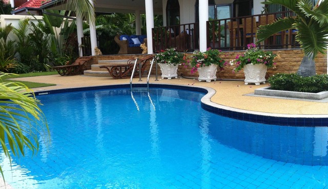 Large 3 bed pool villa set in Thailand's royal beach, golf resort Hua Hin