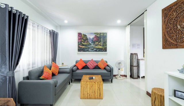 Large 3 Bedroom House Near Old City and Night Bazaar