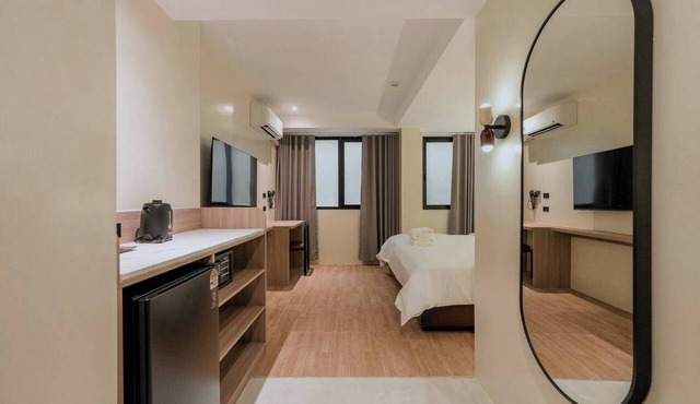 LILYBETH HOTEL PRATUNAM